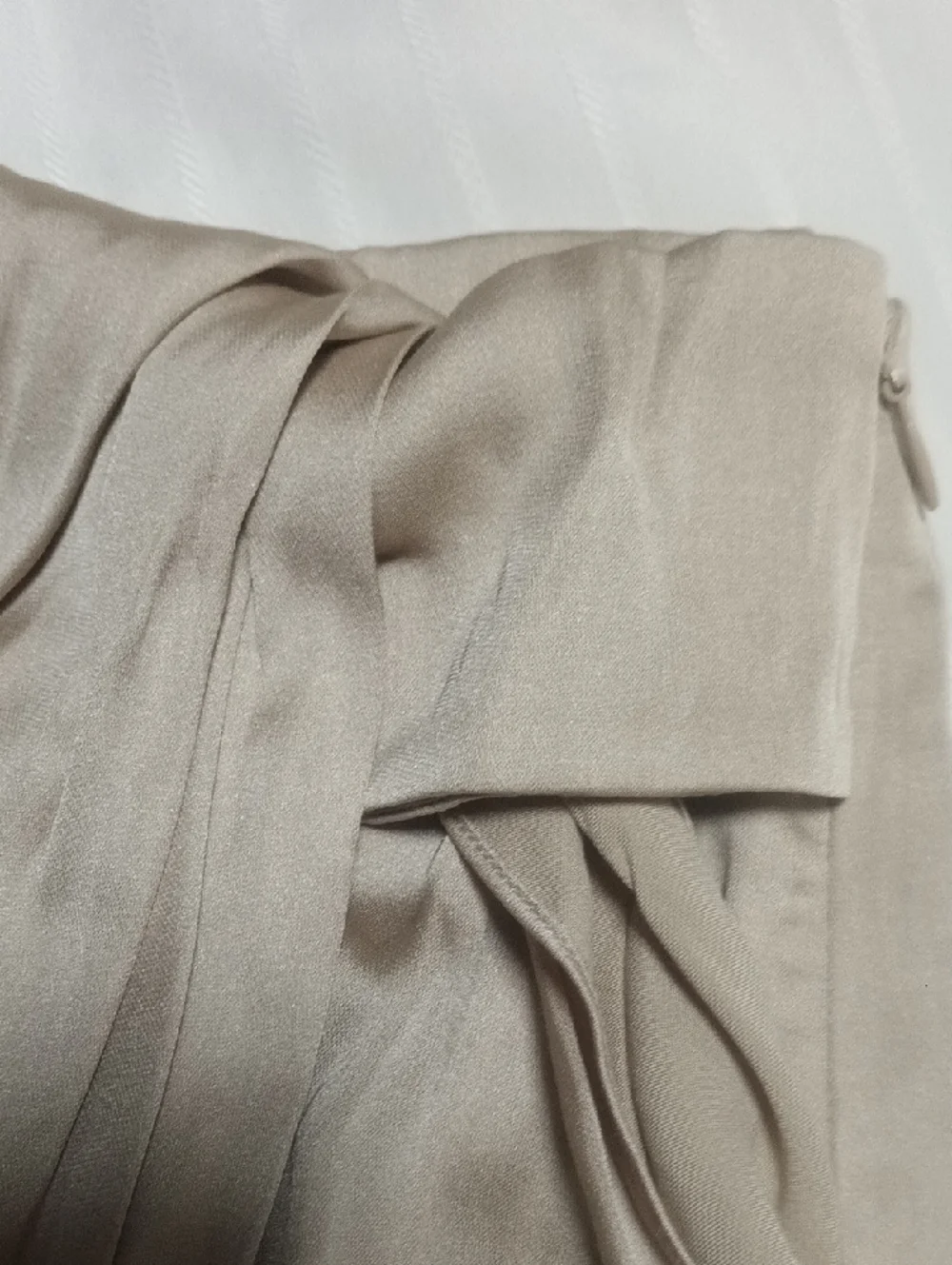 Club Monaco Cream Wrap-Detail Satin Midi Skirt